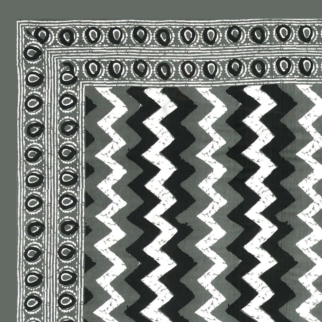 White Black Grey Pattern Print – Cotton Bedsheet Set